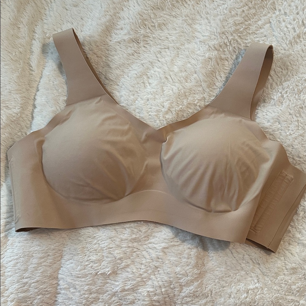 Honeylove wireless soft foam size 3x bra only worn once.